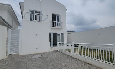 Lujosa Casa de Estreno en Venta en Aires Norte – Nuevo Samborondón