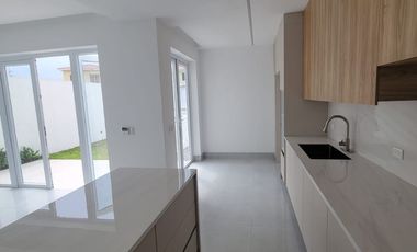 Lujosa Casa de Estreno en Venta en Aires Norte – Nuevo Samborondón