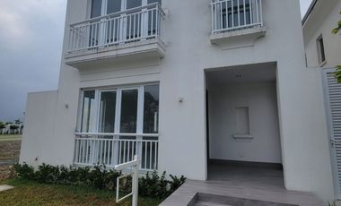 Lujosa Casa de Estreno en Venta en Aires Norte – Nuevo Samborondón