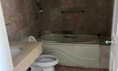 Penthouse Unit + 1 parking slot WEST OF AYALA Condominium Gil Puyat Ave, Makati City For Sale