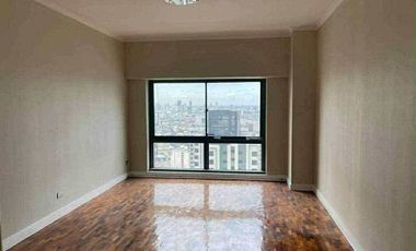 Penthouse Unit + 1 parking slot WEST OF AYALA Condominium Gil Puyat Ave, Makati City For Sale
