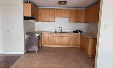 Penthouse Unit + 1 parking slot WEST OF AYALA Condominium Gil Puyat Ave, Makati City For Sale