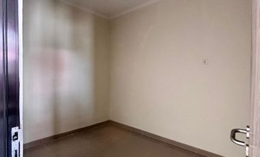 RUMAH READY STOCK SIAP HUNI DAN SIAP USAHA LOKASI DEPAN JALAN UTAMA PERUMAHAN