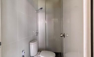 RUMAH READY STOCK SIAP HUNI DAN SIAP USAHA LOKASI DEPAN JALAN UTAMA PERUMAHAN