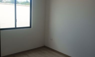 Casas Exclusivas por estrernar en Llano Grande, sector estrategicos comercial, cerca de colegios, transporte publico