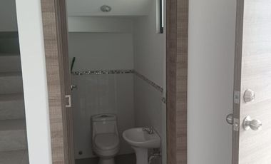 Casas Exclusivas por estrernar en Llano Grande, sector estrategicos comercial, cerca de colegios, transporte publico