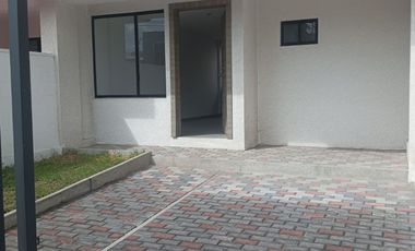 Casas Exclusivas por estrernar en Llano Grande, sector estrategicos comercial, cerca de colegios, transporte publico