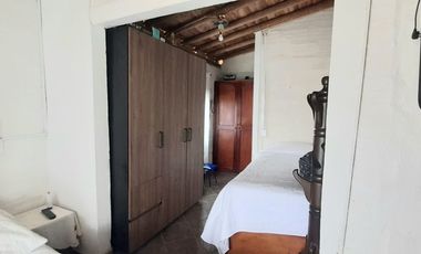 VENTA DE ACOGEDORA FINCA DE DESCANSO, CON ARBOLES FRUTALES, ESCRITURA AL 100%, CERCA A RIONEGRO, MARINILLA, ANTIOQUIA