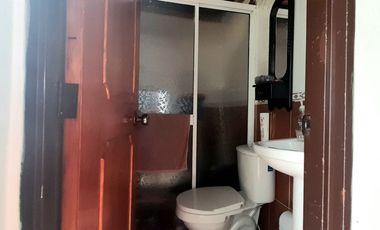 VENTA DE ACOGEDORA FINCA DE DESCANSO, CON ARBOLES FRUTALES, ESCRITURA AL 100%, CERCA A RIONEGRO, MARINILLA, ANTIOQUIA