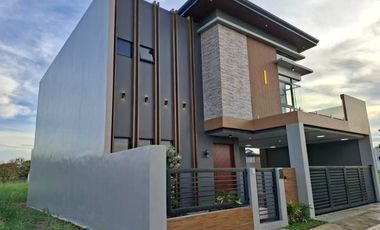 BRAND NEW 4BR HOUSE & LOT FOR SALE IN THE SONOMA RESIDENCES STA ROSA LAGUNA — NEAR NUVALI