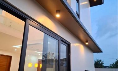 BRAND NEW 4BR HOUSE & LOT FOR SALE IN THE SONOMA RESIDENCES STA ROSA LAGUNA — NEAR NUVALI