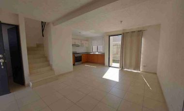 Casa en renta en Fracc. Rincones del Marqués, Qro. cerca de la Universidad Mondragón