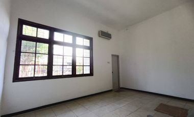 Rumah HOOK sutorejo, cocok buat di bangun ulang atau di jadikan kost