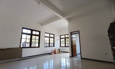 Rumah HOOK sutorejo, cocok buat di bangun ulang atau di jadikan kost