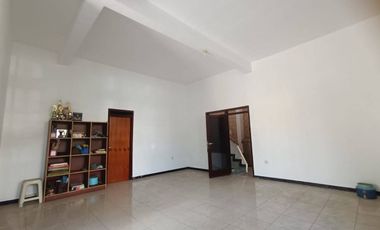 Rumah HOOK sutorejo, cocok buat di bangun ulang atau di jadikan kost