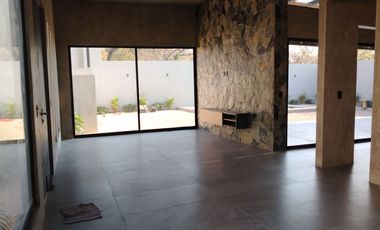 TEPOZTLÁN CON ESCRITURAS UN NIVEL EN PRIVADA