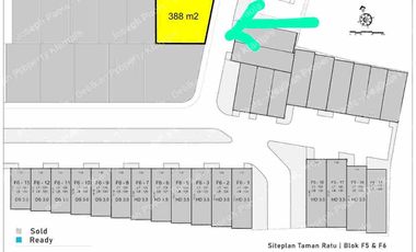 Kavling Hook Depan Lapangan, Dian Istana