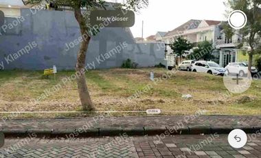 Kavling Hook Depan Lapangan, Dian Istana