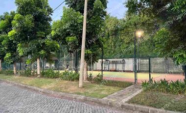 Kavling Hook Depan Lapangan, Dian Istana