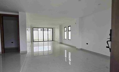 vendo hermosa casa de estreno