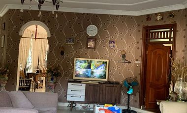 Rumah pinggir jalan raya Majapahit dekat kampus unram