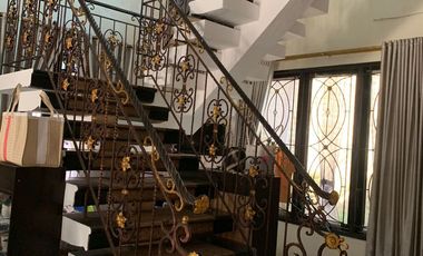 Rumah pinggir jalan raya Majapahit dekat kampus unram