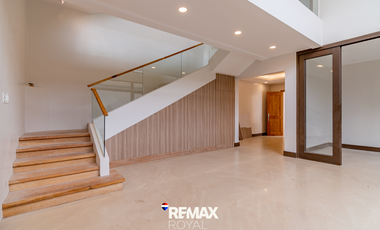 Modern 3-Storey 4 Bedroom Duplex in Bel-Air II Village, Makati