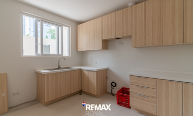 Modern 3-Storey 4 Bedroom Duplex in Bel-Air II Village, Makati