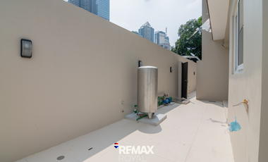 Modern 3-Storey 4 Bedroom Duplex in Bel-Air II Village, Makati