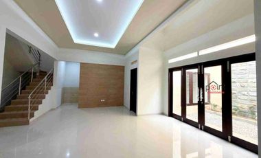 Rumah Baru Luas Mewah 2 lt di Sumber Banjarsari Solo Kota