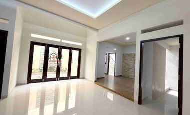 Rumah Baru Luas Mewah 2 lt di Sumber Banjarsari Solo Kota
