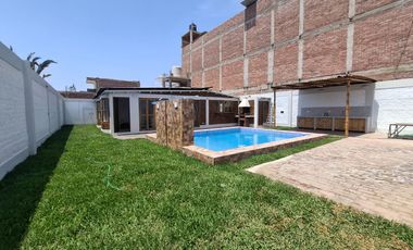 CASA C/PISCINA EN AMPLIO TERRENO – PLAYA LOS PULPOS, LURÍN  Área de terreno: 410.20 m² | Área construida: 145 m²