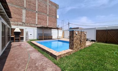 CASA C/PISCINA EN AMPLIO TERRENO – PLAYA LOS PULPOS, LURÍN  Área de terreno: 410.20 m² | Área construida: 145 m²