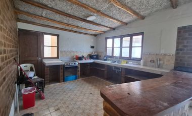 CASA C/PISCINA EN AMPLIO TERRENO – PLAYA LOS PULPOS, LURÍN  Área de terreno: 410.20 m² | Área construida: 145 m²