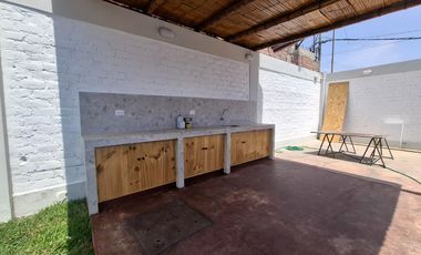 CASA C/PISCINA EN AMPLIO TERRENO – PLAYA LOS PULPOS, LURÍN  Área de terreno: 410.20 m² | Área construida: 145 m²