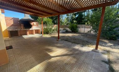 SE ARRIENDA AMPLIA CASA DENTRO DE CONDOMINIO EN CURAUMA