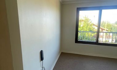 SE ARRIENDA AMPLIA CASA DENTRO DE CONDOMINIO EN CURAUMA