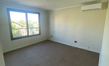 SE ARRIENDA AMPLIA CASA DENTRO DE CONDOMINIO EN CURAUMA