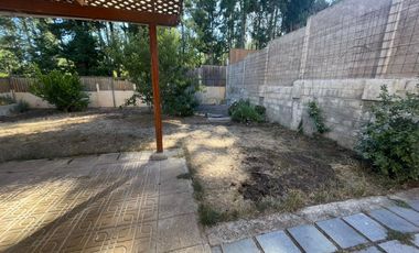 SE ARRIENDA AMPLIA CASA DENTRO DE CONDOMINIO EN CURAUMA