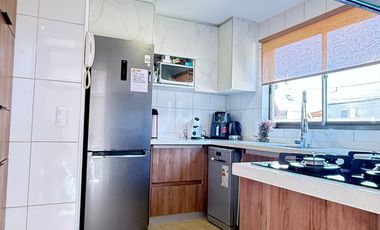 ARRIENDA EXCELENTE CASA EN CONDOMINIO ALTOS DEL MAIPO III