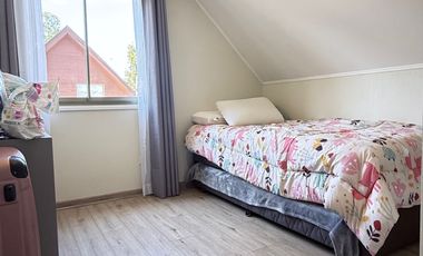 ARRIENDA EXCELENTE CASA EN CONDOMINIO ALTOS DEL MAIPO III