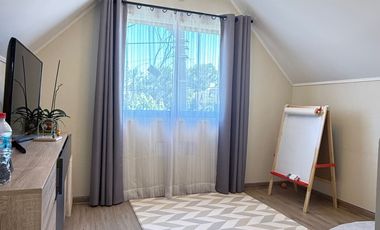 ARRIENDA EXCELENTE CASA EN CONDOMINIO ALTOS DEL MAIPO III