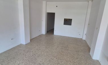 Local Comercial en Alquiler en la Garzota, Avenida Principal, 1 Baño, Norte de Guayaquil.