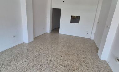 Local Comercial en Alquiler en la Garzota, Avenida Principal, 1 Baño, Norte de Guayaquil.