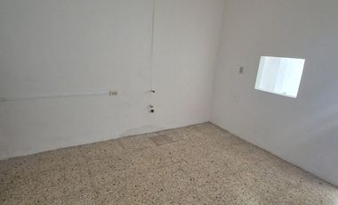 Local Comercial en Alquiler en la Garzota, Avenida Principal, 1 Baño, Norte de Guayaquil.