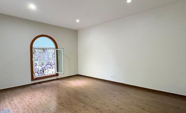 Casa en esquina frente a los Viveros de Coyoacán – lista para habitar