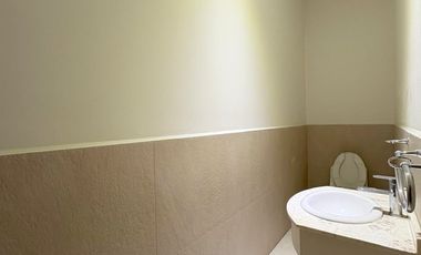 Casa en esquina frente a los Viveros de Coyoacán – lista para habitar