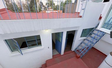 Casa en esquina frente a los Viveros de Coyoacán – lista para habitar