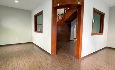 Casa en esquina frente a los Viveros de Coyoacán – lista para habitar