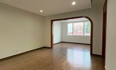 Casa en esquina frente a los Viveros de Coyoacán – lista para habitar